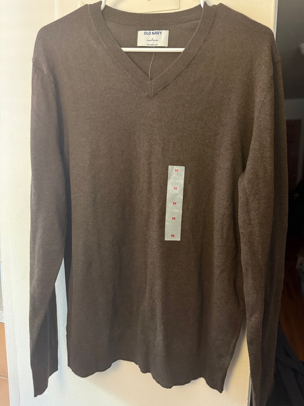 Old Navy Men's V-Neck Sweater in Brown size Medium